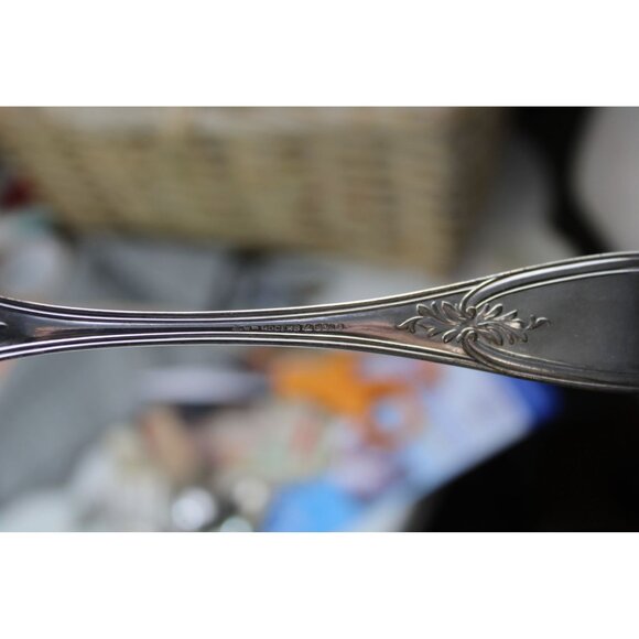 Wm Rogers Son Olive Cake Pie Server Dessert Knife Bright Cut Vintage 93377 - Picture 6 of 7